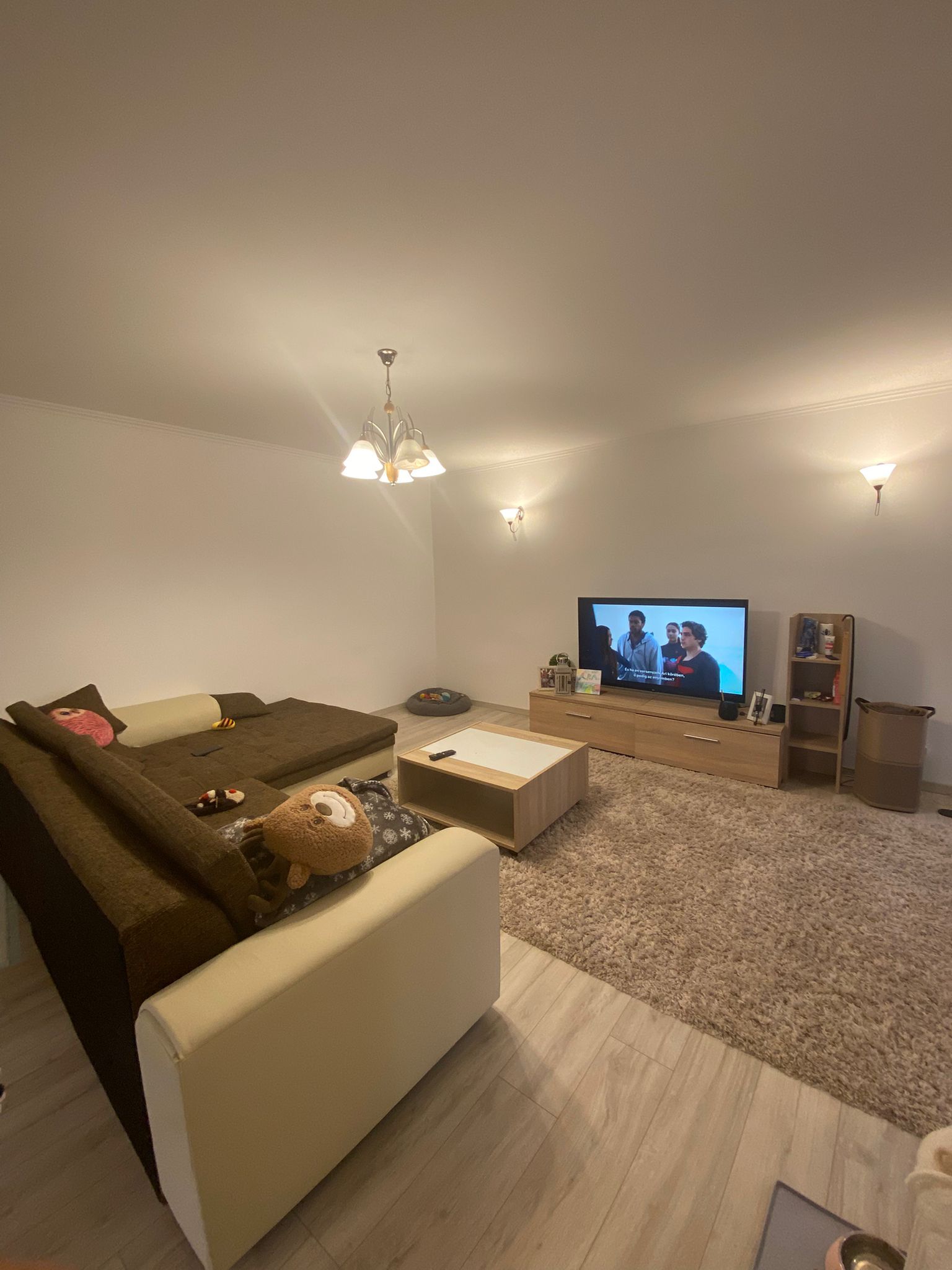 đĄ EladĂł felĂșjĂtott tĂĄrsashĂĄzi otthon â Baja